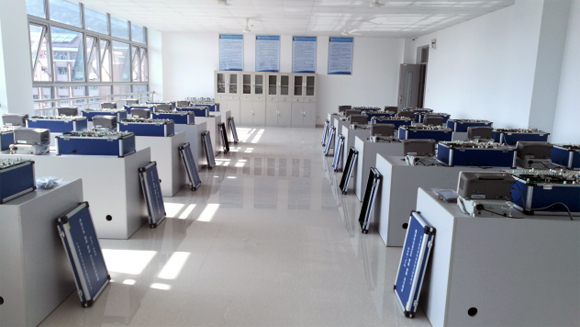 模電數(shù)電EDA實(shí)訓(xùn)室，EDA實(shí)驗(yàn)箱